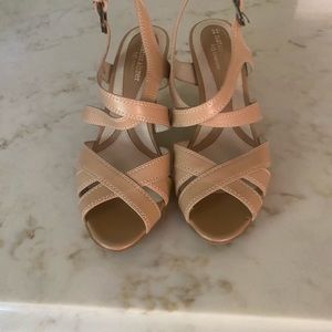 Naturalized tan heel sandal